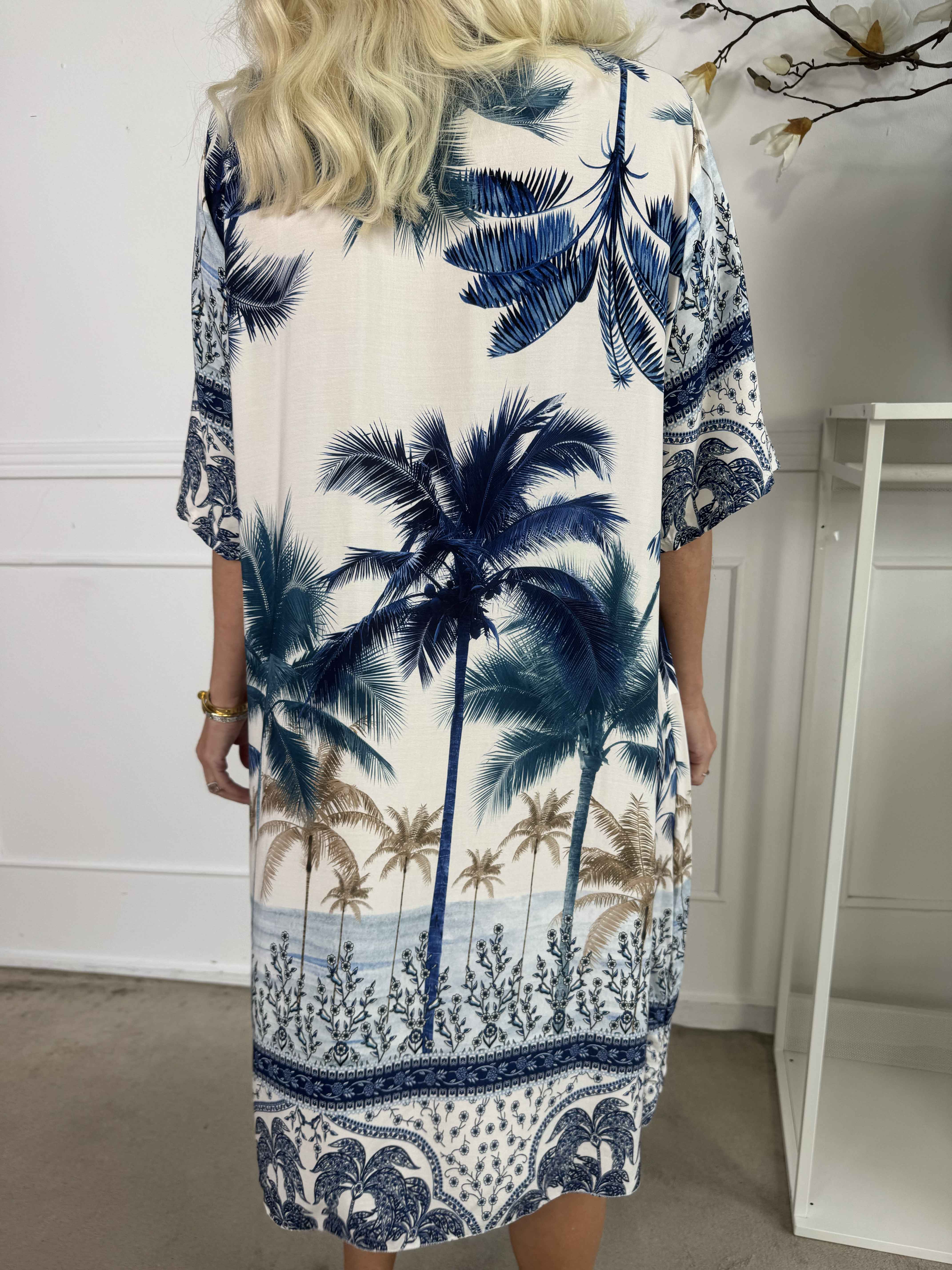 Julia - Sommarklänning med palmer och mönster